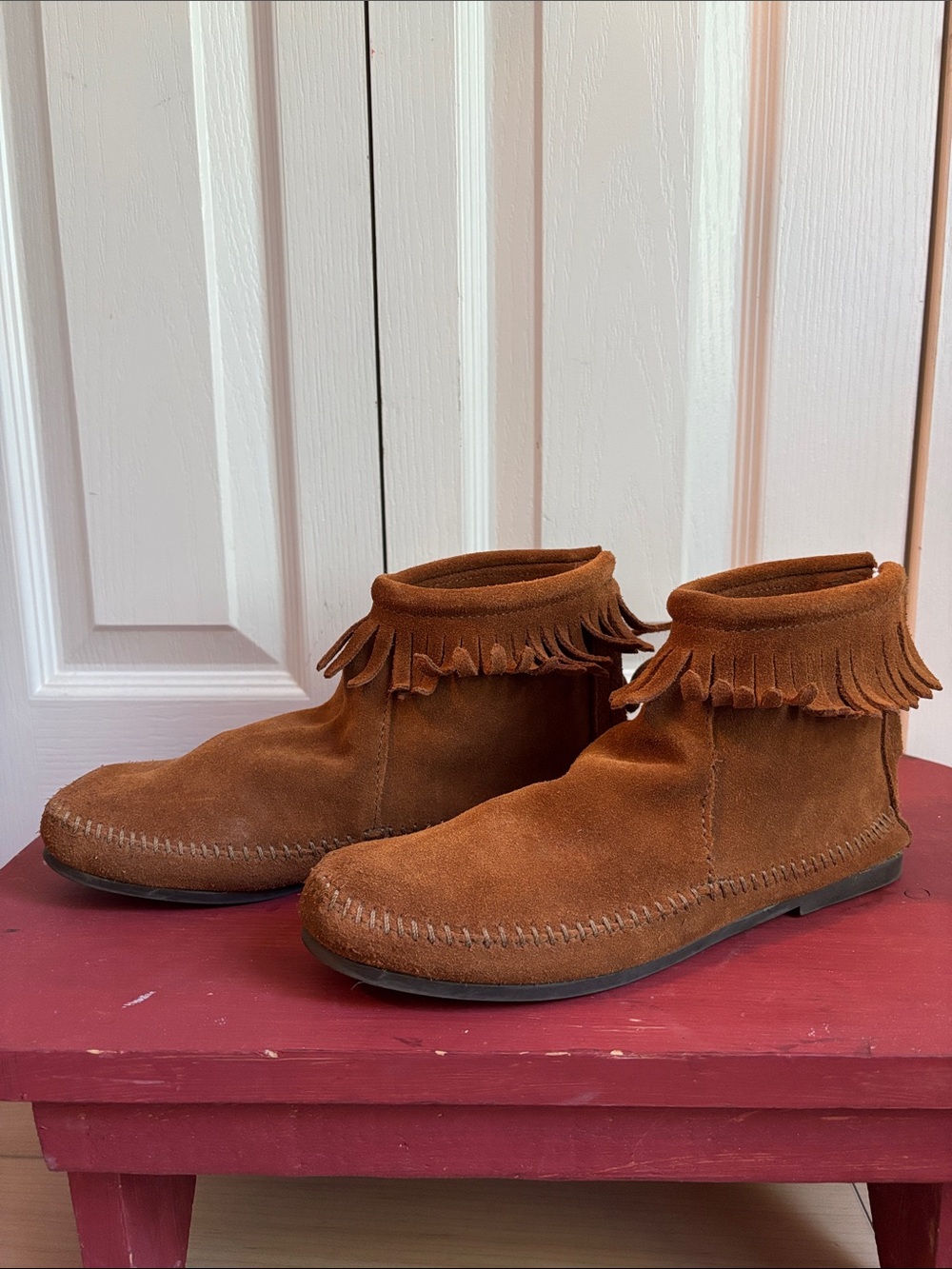 Minnetonka Ankle Fringe Moccasin Boots. Size 8